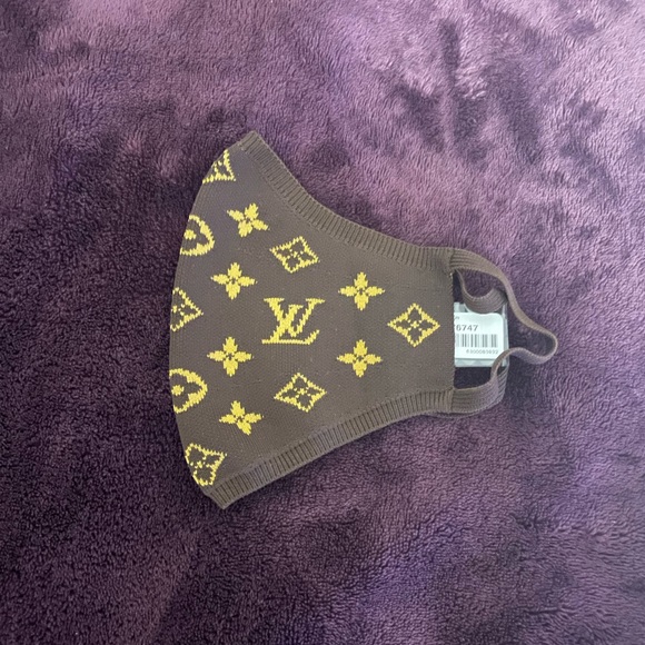 Louis Vuitton Mask - Picture 4 of 14